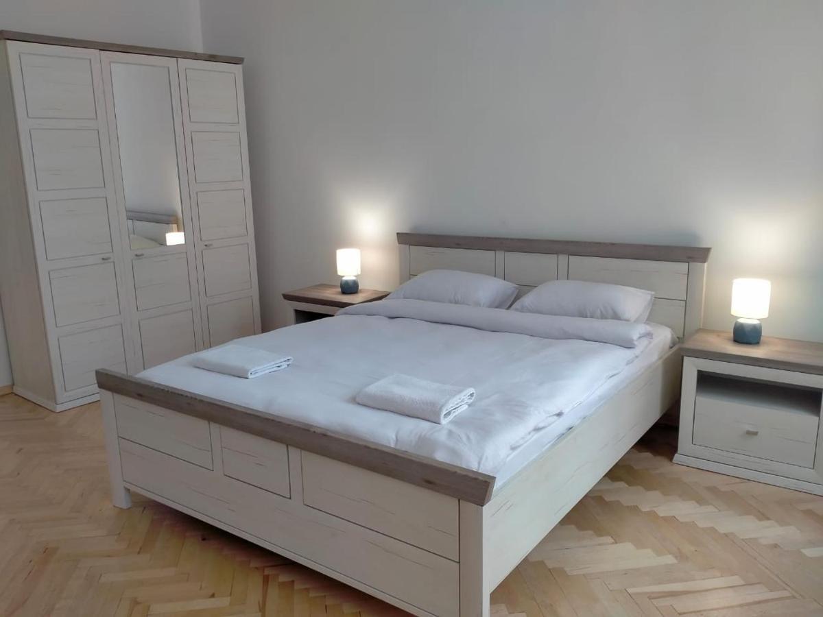 Avangard Kryva Lypa 3 Apart Lviv Exterior photo